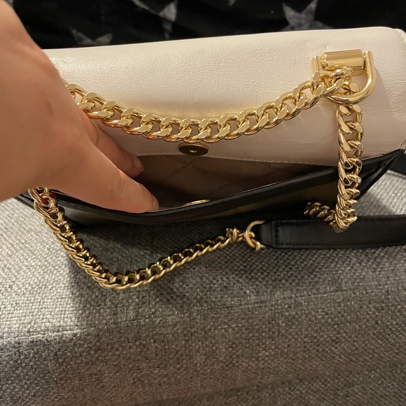 COPY - Michael Kors crossbody - Picture 5 of 5